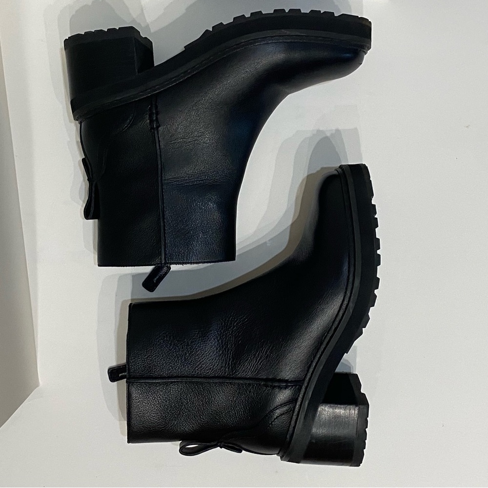 Woman's Boots Cole Haan Gillian Lug Bootie Black Leather Waterproof Size 7 - Picture 5 of 9